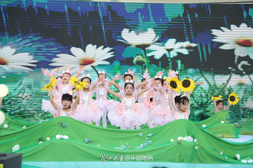 “警-社-园-家”协同育人——开福区湘民社区一场家门口的幼儿园毕业盛典亮点多多(图1)