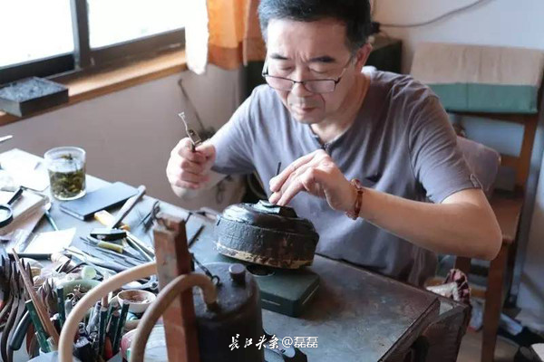 图3 团队成员采访手工艺人.png