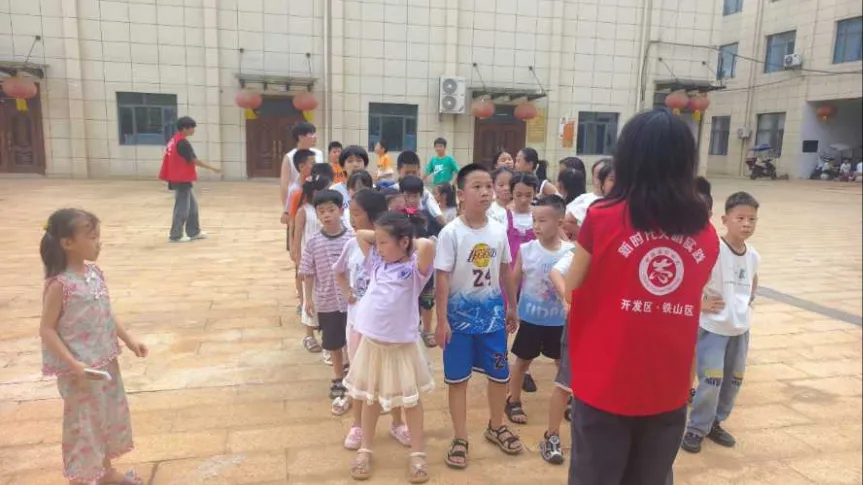 湖北师范大学文理学院：趣味活动展童真风采 户外课堂助快乐成长