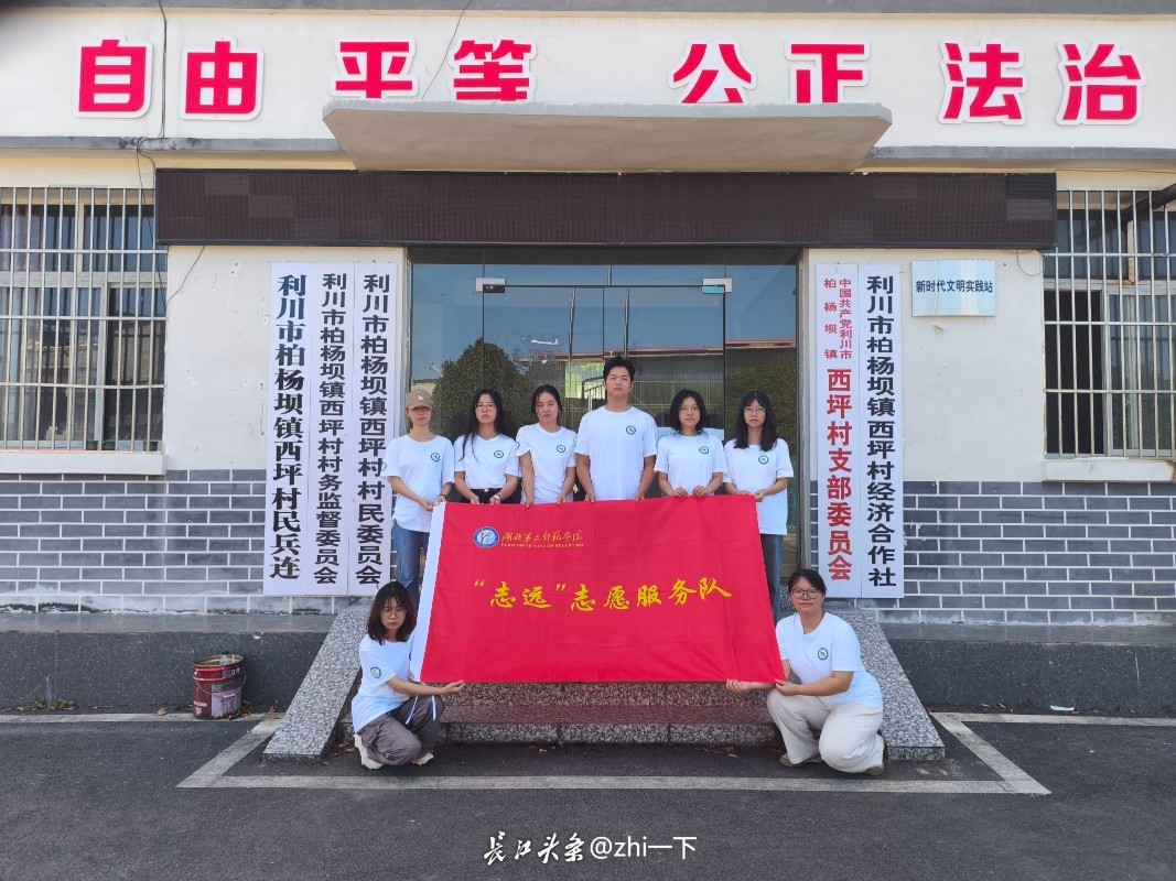 图为团队成员合影留念。周蔚蓉 供图.jpeg