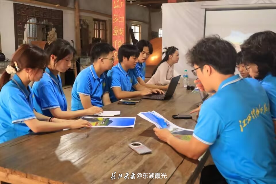座谈会1.jpg