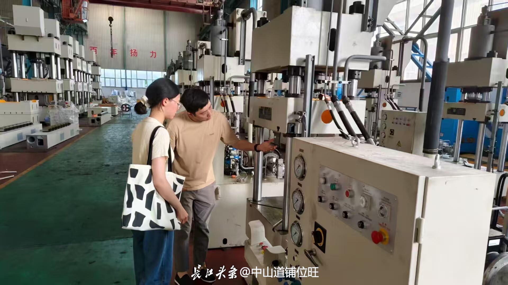 路珊珊.jpg