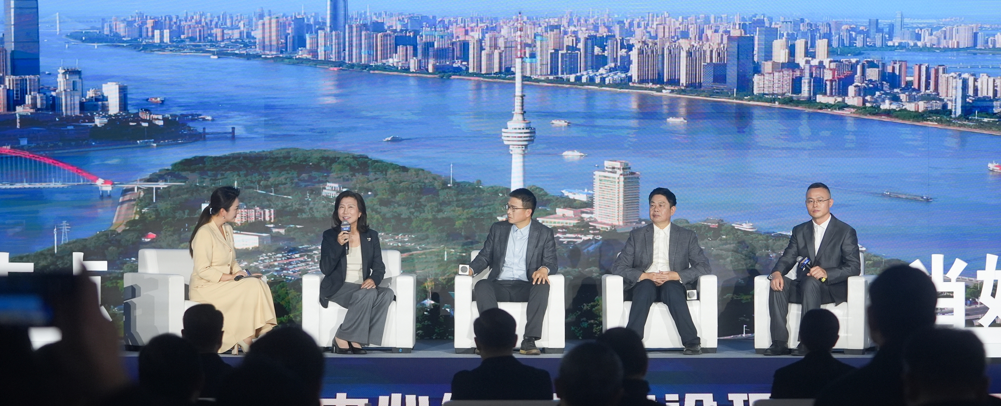 “规划赋能城市高质量发展 建设现代化人民城市”专场报告会