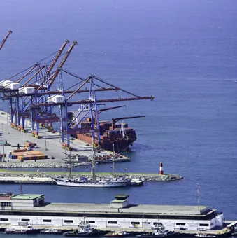 再访美军空袭后的拉瓜伊拉港