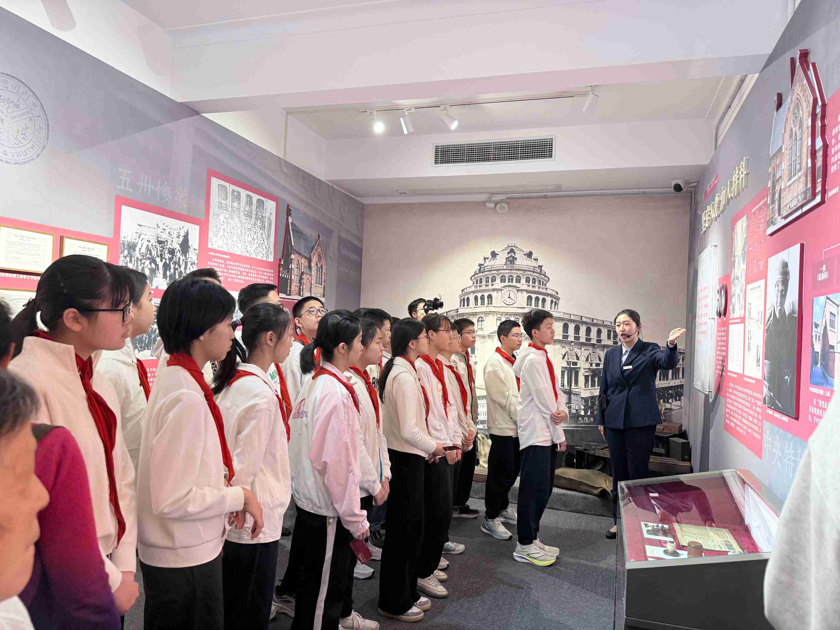 中学生参观