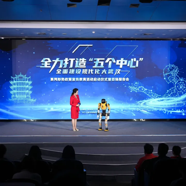 “武汉打造五个中心再出发”冲上热搜，院士、大V、大学生同讲一堂思政课