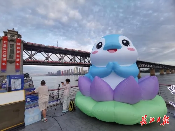 武汉渡江活动开幕在即，汉阳门下水点备战正酣