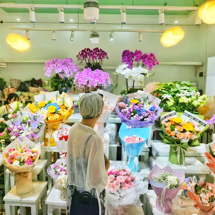 临近七夕，单洞花市备货忙