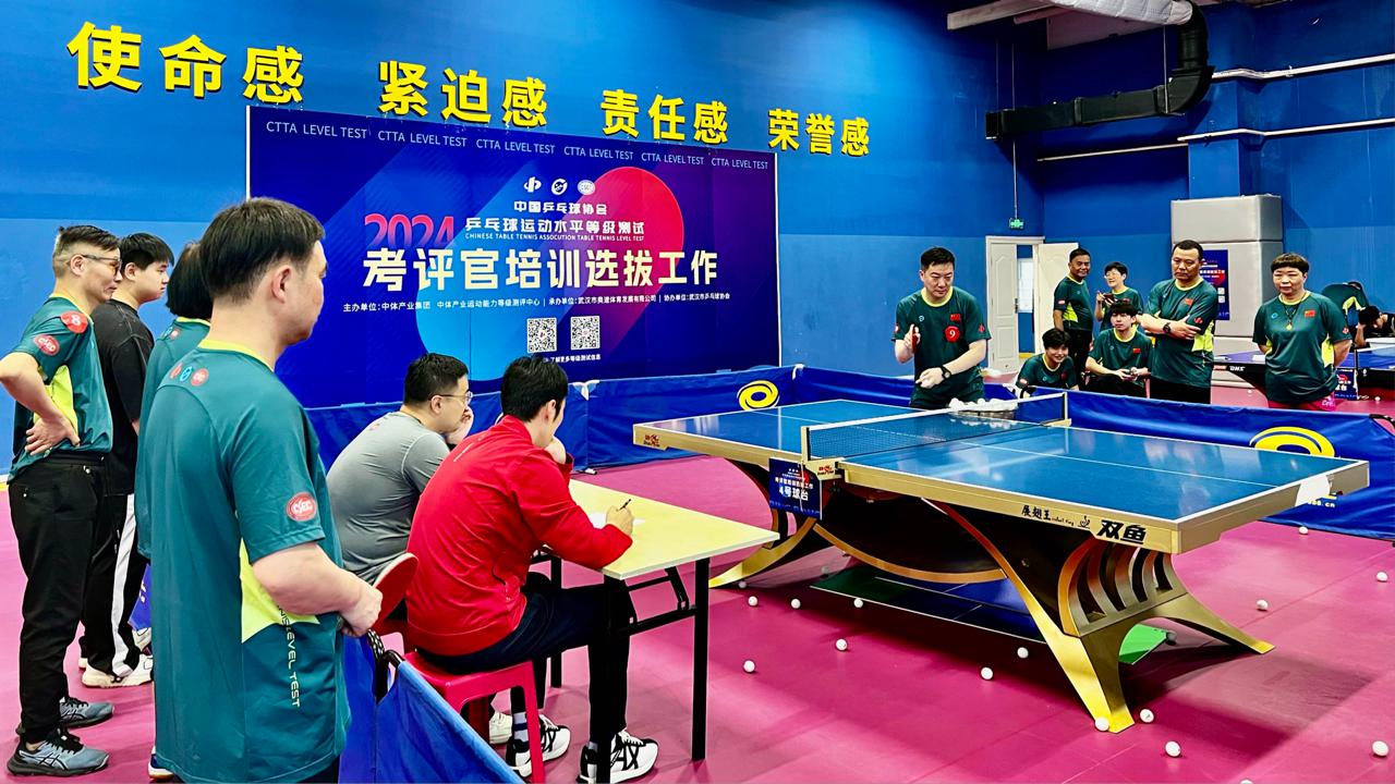 本次活动,中国乒协安排世界冠军杨晓夫来汉授课.